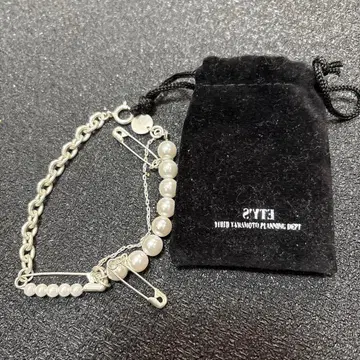 S'yte SAFETY PINS IMITATION PEARL 팔찌