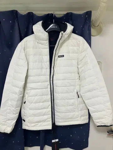 BRIEFING 후드 부착 다운 자켓 화이트