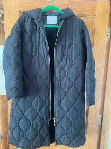 엠마 테일러 블랙 퀼팅 자켓