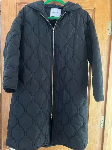 엠마 테일러 블랙 퀼팅 자켓