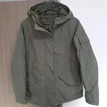 올리브색 후드 부착 마운틴 후드티