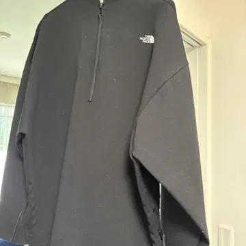 HYKE x THE NORTH 콜라보 맨투맨