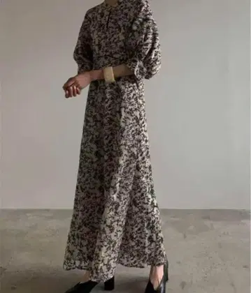 클라네 플로렛 자수 암 원피스 블랙 컬러