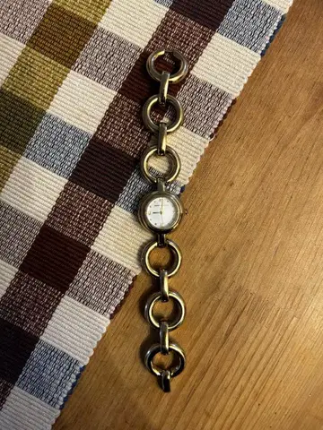 MARC JACOBS 골드 팔찌 워치