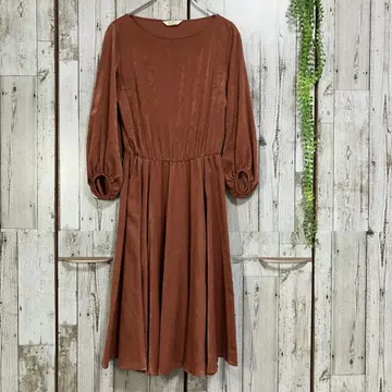 루즈비프 원피스 브라운 기모 벨트 포함 9부 소매 보트넥