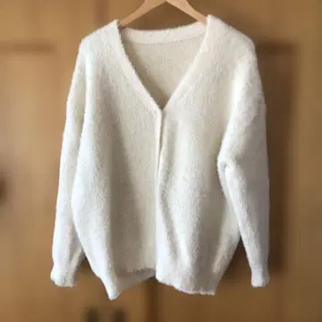 AZUL 아이보리 V넥 가디건