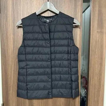 유니클로 블랙 다운 베스트 M 사이즈