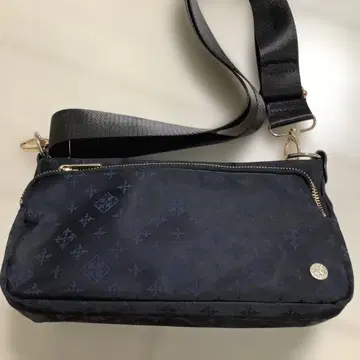 러셋 네이비 나일론 숄더백