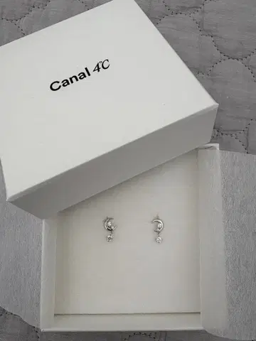 Canal 4C 달과 별 디자인 귀걸이