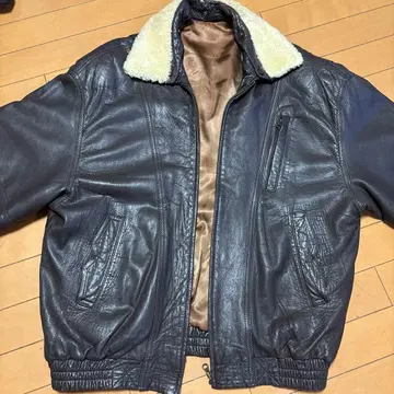 Cortefiel (코르테피엘) 소매에 보아 탈부착 가능한 가죽 자켓