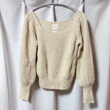 Kastane 카스타네 베이지 볼륨 슬리브 니트