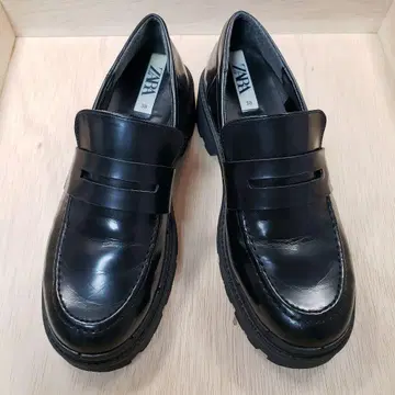 ZARA 블랙 통굽 로퍼