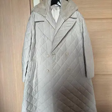 투모로우랜드 코트 미사용