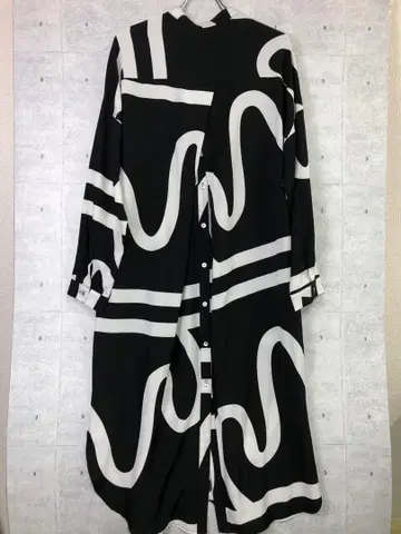 레트로 모드 구제 의류 모노톤 아트 패턴 백 버튼 셔츠 원피스