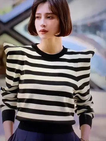 엘프 랭크 보더 니트 퍼프 슬리브 오버