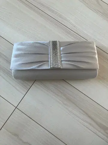 실버 플리츠 클러치백 숄더백