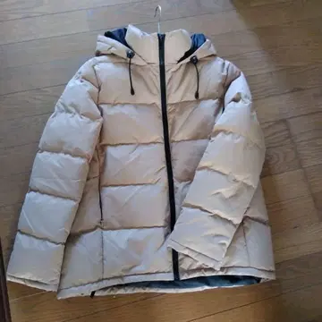 GU 베이지 후드 부착 다운 자켓