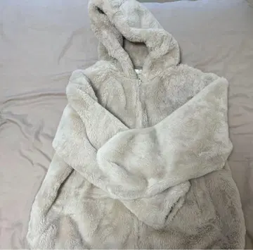 베이지 플리스 후드 부착 자켓