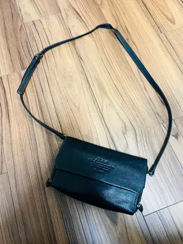 Dakota 블랙 가죽 숄더백