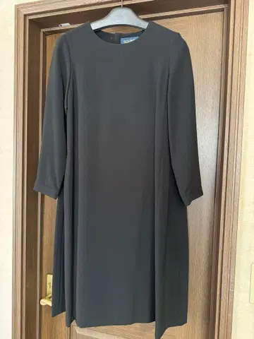 블랙 롱 원피스 버튼 포함