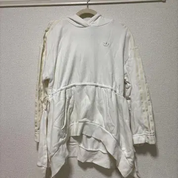 한국 adidas 화이트 후드 부착 맨투맨