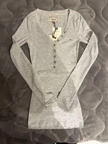 새상품 미사용 타미힐피거 데님 긴팔 T셔츠 그레이 버튼