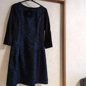 네이비 블루 레이스 무늬 원피스