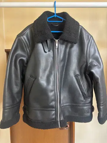 GU 페이크 블랙 가죽 자켓 보아 옷깃