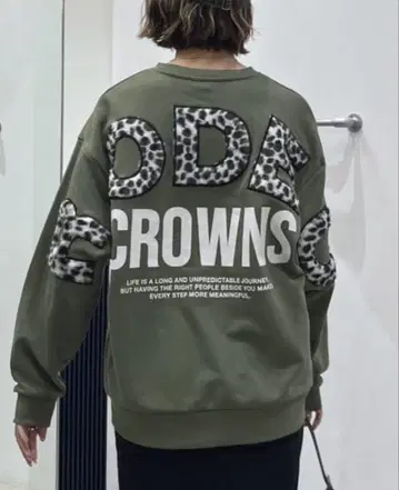 로데오 크라운 애니멀 인조 모피 아플리케 맨투맨 상의