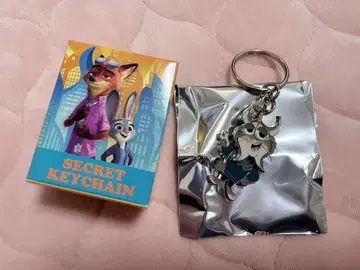 주토피아2 시크릿 키체인 파우버트