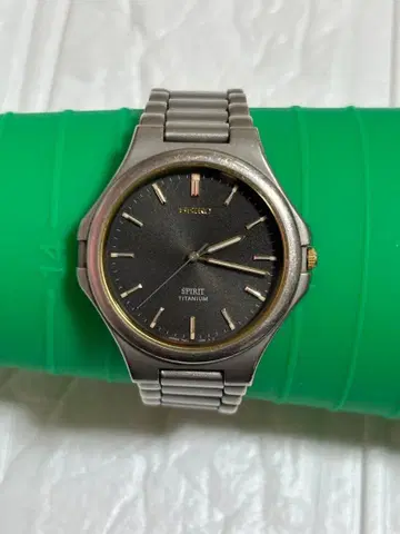 세이코 스피릿 티타늄 손목시계 작동 양호