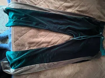 NO ID. 다크 그린 벨벳 조거 팬츠 사이즈 2
