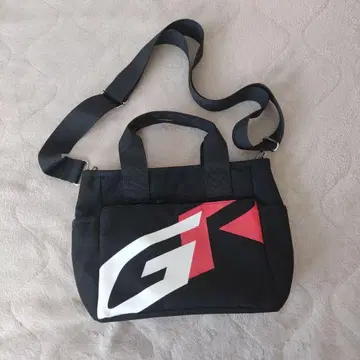 도요타 GR 레이싱 숄더백 블랙/레드