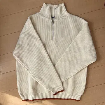 아이보리 하이넥 니트 스웨터