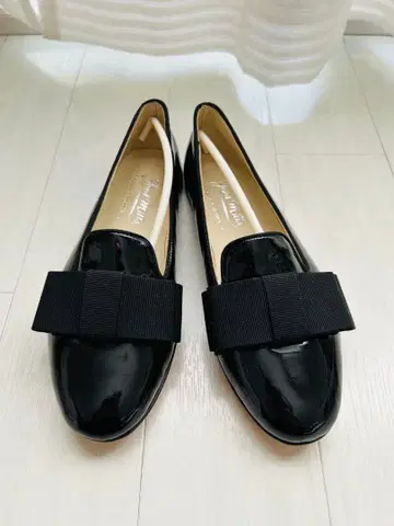 미사용 새상품 FORDMILLS CORSO ROMA9 블랙 로퍼 37