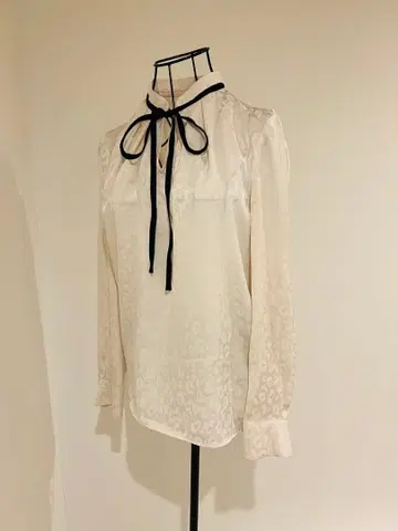 레오파드 무늬 리본 포함 긴팔 블라우스