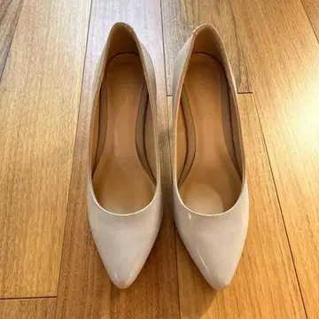 베이지 스틸레토 하이힐