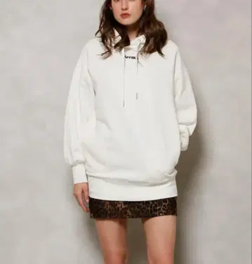 [ 새상품급 ] Seemi. byNICECLAUP . 빅 실루엣 후드티