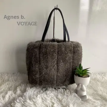 Agnes b VOYAGE. 인조 모피 핸드백