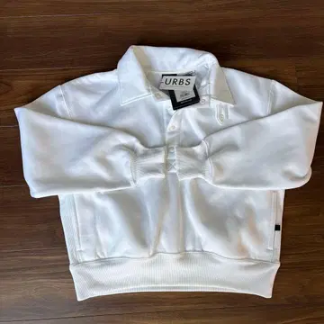 다이와 피어39 URBS 화이트 폴로 셔츠 스타일 트레이닝복