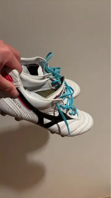 미즈노 축구화 화이트/블랙