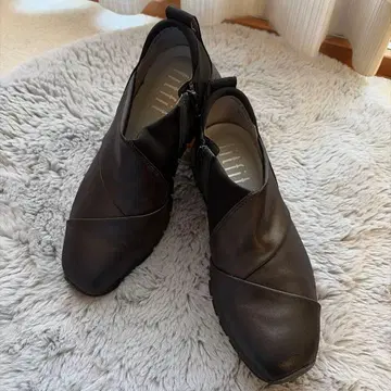 핏핏 크로스 인스텝 스니커즈 25cm