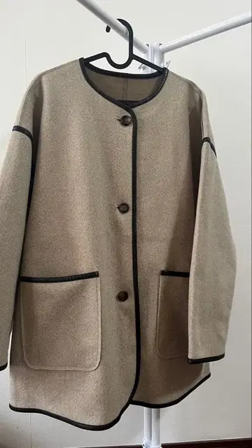 베이지 노카라 숏코트