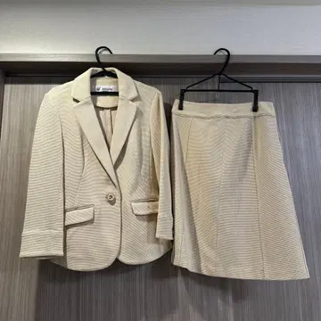 베이지 자켓 스커트 세트