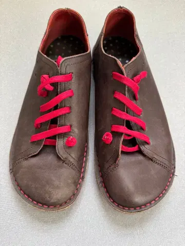 캠퍼 브라운 가죽 캐주얼 슈즈