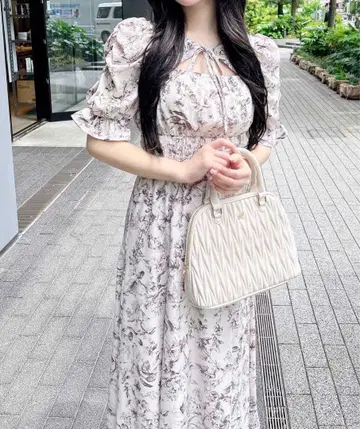 [INGNI] 데콜테 오픈 꽃무늬 원피스