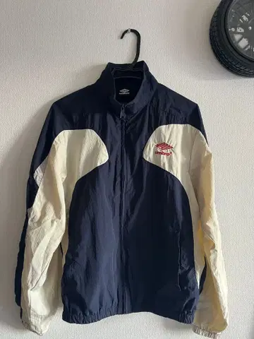 Umbro x 9090 콜라보 나일론 자켓 네이비/크림