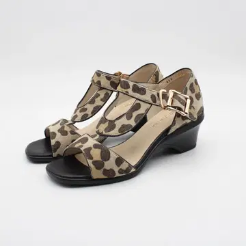 60 힐스애비뉴 천연 가죽 스트랩 샌들 (22.5cm 3E) 컨디션 최상