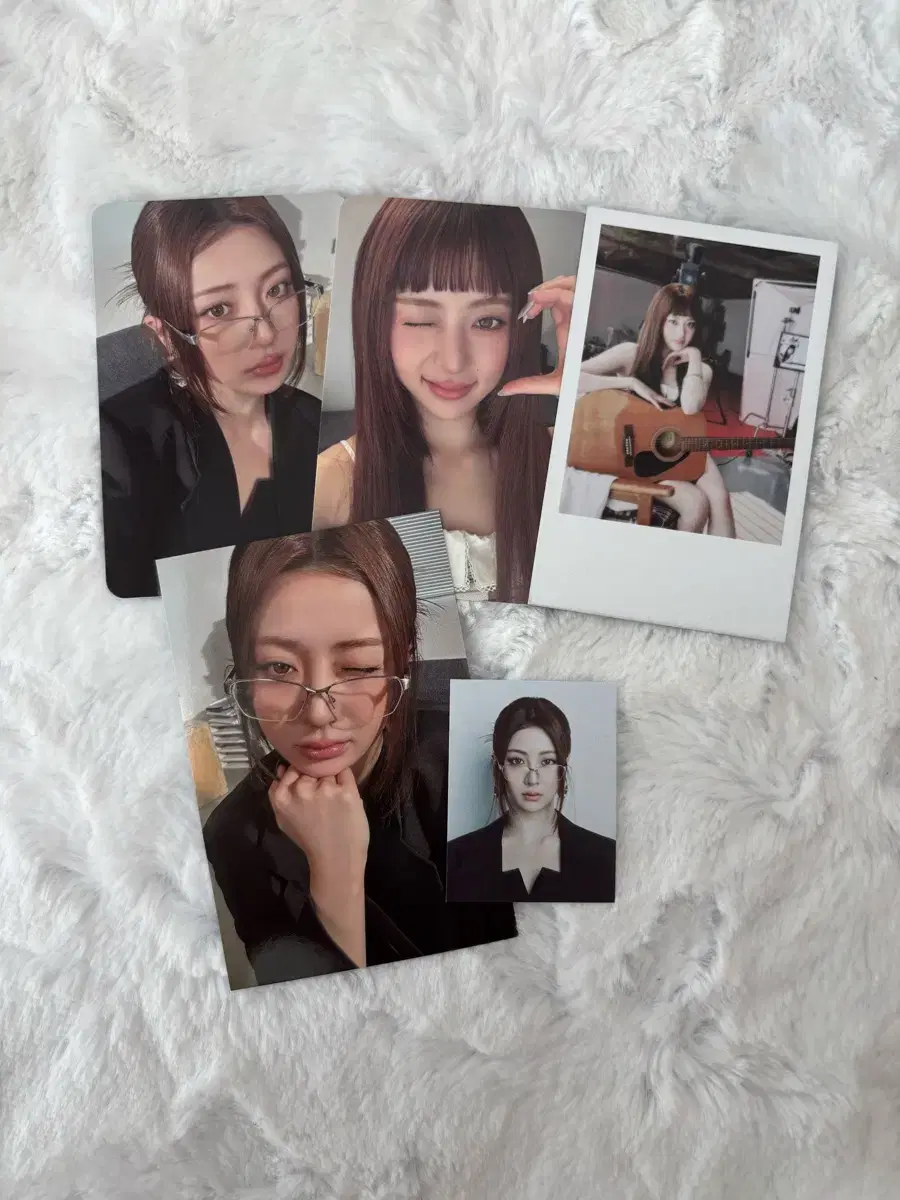 Le Sserafim Huh Yunjin 2026 season&#x27;s greetings photocard, ID photo for sale