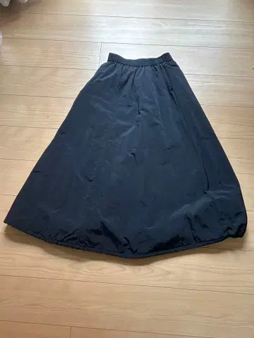 블랙 벌룬 플레어 스커트